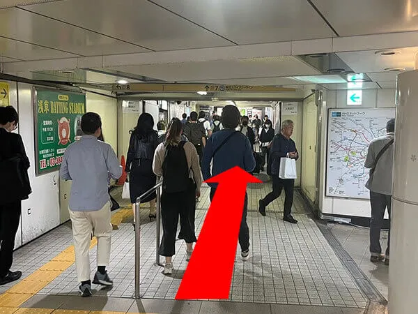 出口7方向に進んでください。