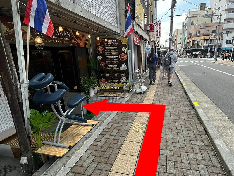 花川戸マンションは左側にあります。